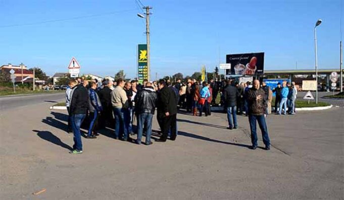Шахтарі поїдуть на прийом до міністра і знову перекриють дорогу Шахтарі поїдуть на прийом до міністра і знову перекриють дорогу