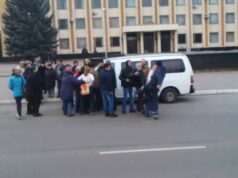 Після зборів членів дачного масиву побилися і вкрали протокол (ЕКСКЛЮЗИВНЕ ВІДЕО) Після зборів членів дачного масиву побилися і вкрали протокол (ЕКСКЛЮЗИВНЕ ВІДЕО)