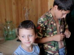 Активісти не дали виселити із квартири сім’ю з дітьми Активісти не дали виселити із квартири сім’ю з дітьми