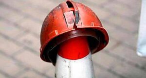 Працівники шахти № 1 страйкують через заборговану зарплату Працівники шахти № 1 страйкують через заборговану зарплату