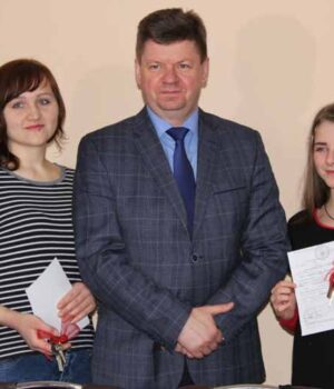 78_22 Двом сиротам вручили ключі від житла