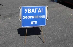 Водій врізався у припарковане авто і втік Водій врізався у припарковане авто і втік