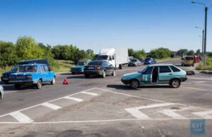 ДТП біля ринку: не розминулись «ВАЗ» та «Шкода» ДТП біля ринку: не розминулись «ВАЗ» та «Шкода»