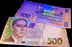 У Нововолинську затримали двох чоловіків, які здавали в обмінники фальшиві гроші У Нововолинську затримали двох чоловіків