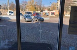Вночі розбили вхідні двері в супермаркет «Рідний край»! Вночі розбили вхідні двері в супермаркет «Рідний край»!