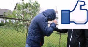 “Антипедофілія”: активісти затримали чоловіка, який прийшов на зустріч до дівчини "Антипедофілія": активісти затримали чоловіка