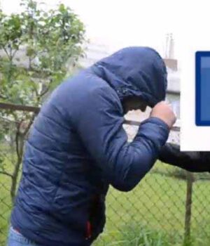 "Антипедофілія": активісти затримали чоловіка