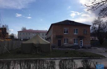 На території Нововолинської лікарні встановили намет для огляду пацієнтів з підозрою на коронавірус На території Нововолинської лікарні встановили намет для огляду пацієнтів з підозрою на коронавірус