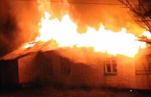 Пожежа в недобудованому будинку: ледь не згорів безхатченко Пожежа в недобудованому будинку: ледь не згорів безхатченко