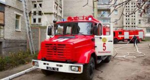 Рятувальники витягли з вогню чоловіка Рятувальники витягли з вогню чоловіка