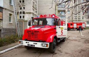 Рятувальники витягли з вогню чоловіка Рятувальники витягли з вогню чоловіка