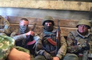 Вырвавшиеся из окружения под Иловайском рассказали о “коридоре смерти” и горах трупов (фото) Вырвавшиеся из окружения под Иловайском рассказали о "коридоре смерти" и горах трупов (фото)