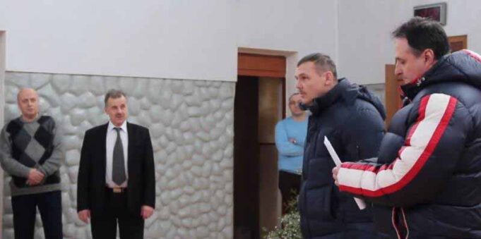 “Червона” профспілка – недієва й тільки “висмоктує” гроші, – ініціативна група на зборах шахти №... "Червона" профспілка - недієва й тільки "висмоктує" гроші