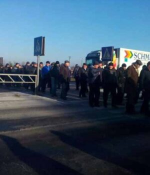 Шахтарі Нововолинська почали безстрокову акцію протесту недалеко від державного кордону