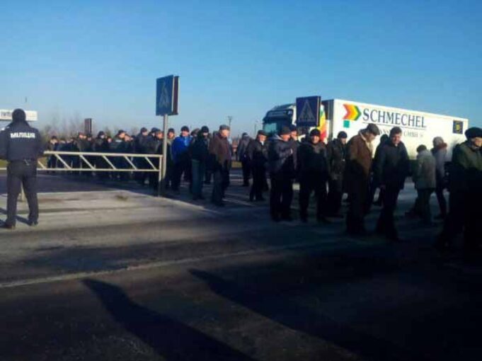 Шахтарі Нововолинська почали безстрокову акцію протесту недалеко від державного кордону Шахтарі Нововолинська почали безстрокову акцію протесту недалеко від державного кордону