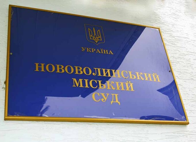 Обвинувачені порізали себе бритвою просто в залі суду! Обвинувачені порізали себе бритвою просто в залі суду!
