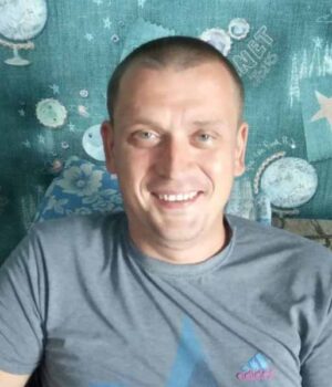 arll Уже два роки Андрій Близнюк з Нововолинська знаходить і безкоштовно роздає інвалідні візки