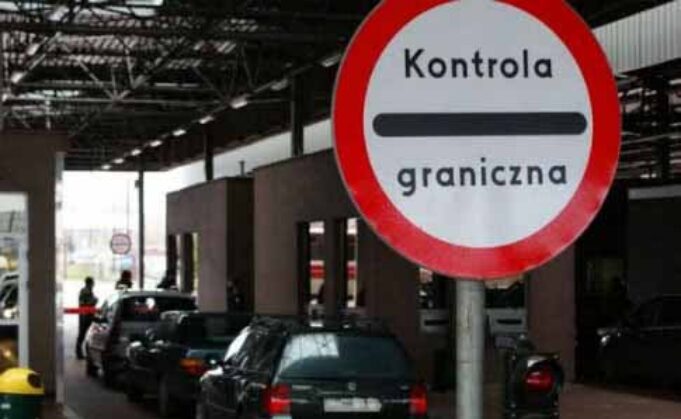 Польща відновлює кордони з ЄС та заборонить в’їзд до країни іноземцям Польща відновлює кордони з ЄС та заборонить в’їзд до країни іноземцям