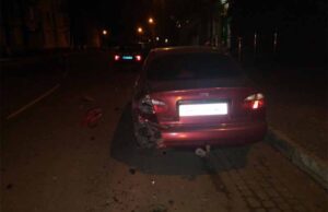 Аварія біля «ПАБу»: невідомий в’їхав в припаркований «Деу Ланос» та втік з місця події! Аварія біля «ПАБу»: невідомий в'їхав в припаркований «Деу Ланос» та втік з місця події!