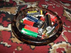 Куди подіти батарейки і ртутні лампи? Викиньте у смітник! Куди подіти батарейки і ртутні лампи? Викиньте у смітник!