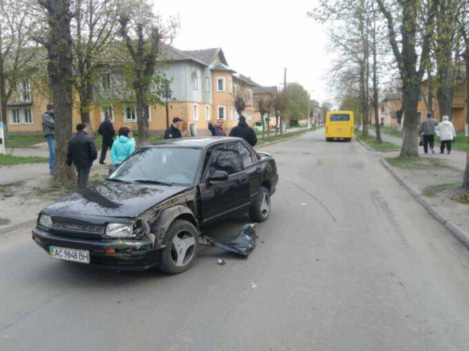 ДТП у Благодатному: на перехресті зіткнулись легковик та маршрутка ДТП у Благодатному: на перехресті зіткнулись легковик та маршрутка