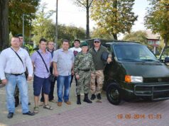 Нововолинські підприємці подарували прикордонникам “броньовика” Нововолинські підприємці подарували прикордонникам "броньовика"