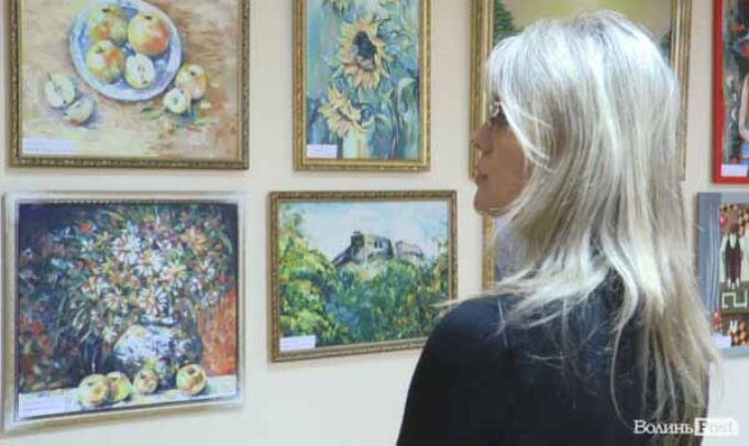 Нововолинські художники організували спільну виставку картин. ФОТО Нововолинські художники організували спільну виставку картин. ФОТО