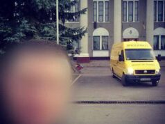 Порушення ПДР у центрі міста: великогабаритний бус літає по тротуарах Порушення ПДР у центрі міста: великогабаритний бус літає по тротуарах