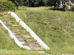 «Народний контроль» вимагає ремонту сходів біля школи і шукає власника захаращеної ділянки «Народний контроль» вимагає ремонту сходів біля школи і шукає власника захаращеної ділянки