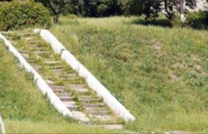 «Народний контроль» вимагає ремонту сходів біля школи і шукає власника захаращеної ділянки «Народний контроль» вимагає ремонту сходів біля школи і шукає власника захаращеної ділянки