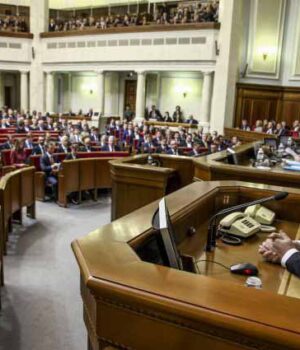 У 10 областях України вводять воєнний стан