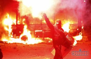 У Києві – масові заворушення У Києві - масові заворушення