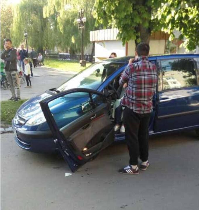 П’яний “дебош” у Нововолинську. Молодик привселюдно накинувся на колишню дружину П’яний “дебош” у Нововолинську. Молодик привселюдно накинувся на колишню дружину