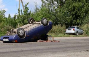 ДТП за містом: одне авто перевернулось інше в кюветі! ДТП за містом: одне авто перевернулось інше в кюветі!