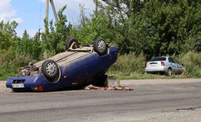 ДТП за містом: одне авто перевернулось інше в кюветі! ДТП за містом: одне авто перевернулось інше в кюветі!
