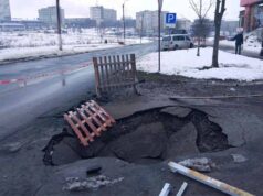 На 15-му мікрорайоні обвалилась дорога! На 15-му мікрорайоні обвалилась дорога!