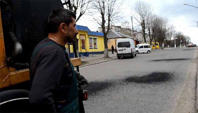 У Нововолинську відкрито «сезон ямкового ремонту» автошляхів! У Нововолинську відкрито «сезон ямкового ремонту» автошляхів!