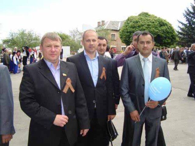 Із синівською вдячністю та любов’ю. Із синівською вдячністю та любов'ю.