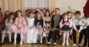 Свято для матусь у ЗОШ№4 від учнів третіх класів Свято для матусь у ЗОШ№4 від учнів третіх класів