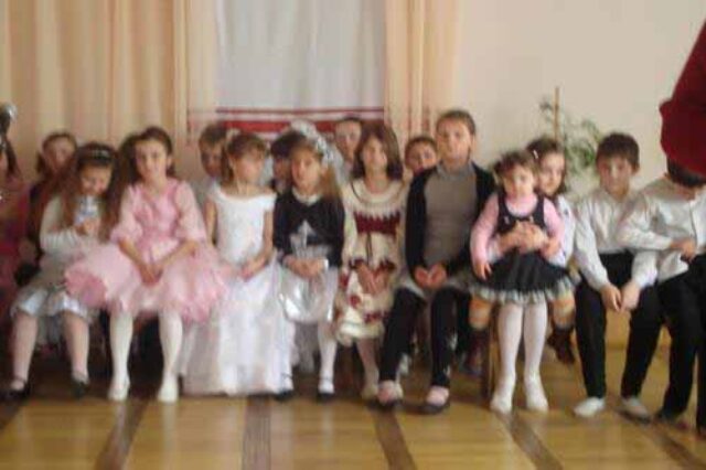 Свято для матусь у ЗОШ№4 від учнів третіх класів Свято для матусь у ЗОШ№4 від учнів третіх класів