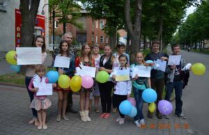 Активісти напекли пирогів для нововолинських солдатів Активісти напекли пирогів для нововолинських солдатів