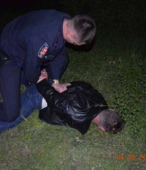 Затримано неадекватного водія мінівена (відео)