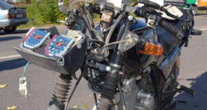 ДТП в Нововолинську: мотоцикл зіткнувся з автівкою, яка несподівано виїхала на дорогу ДТП в Нововолинську: мотоцикл зіткнувся з автівкою