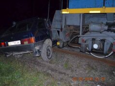Водій ВАЗ-2109 заїхав під потяг в районі 4-ї шахти! (Фото, відео) Водій ВАЗ-2109 заїхав під потяг в районі 4-ї шахти! (Фото