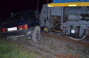 Водій ВАЗ-2109 заїхав під потяг в районі 4-ї шахти! (Фото, відео) Водій ВАЗ-2109 заїхав під потяг в районі 4-ї шахти! (Фото