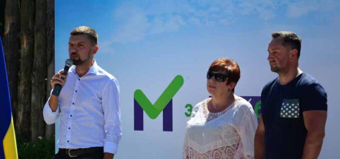 Юрій Сиротюк та Алла Лісова йдуть в обласну раду з командою «За майбутнє» Юрій Сиротюк та Алла Лісова йдуть в обласну раду з командою «За майбутнє»