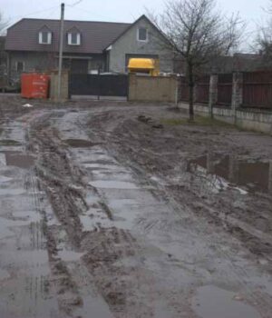 dsc_0853_tn-768x515-1 Нововолинські дороги: по вулиці Ватутіна діти