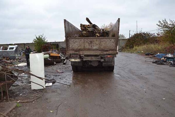 «Захист праці» зафіксували «КАМАЗ», який вивозив як металобрухт «арку» із першої шахти «Захист праці» зафіксували «КАМАЗ»