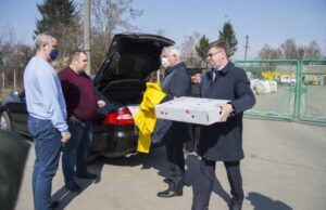 “Піар влади за рахунок благодійників”: Сапожніков і Сторонський передали лікарям… гідрокостюми! "Піар влади за рахунок благодійників": Сапожніков і Сторонський передали лікарям... гідрокостюми!