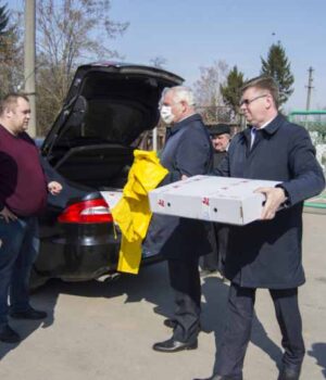 dsc_4250-1030x685-1 "Піар влади за рахунок благодійників": Сапожніков і Сторонський передали лікарям... гідрокостюми!